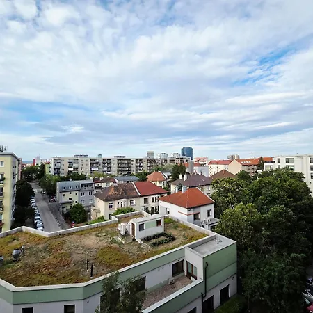 Quiet Cozy - Park & Garden Views شقة